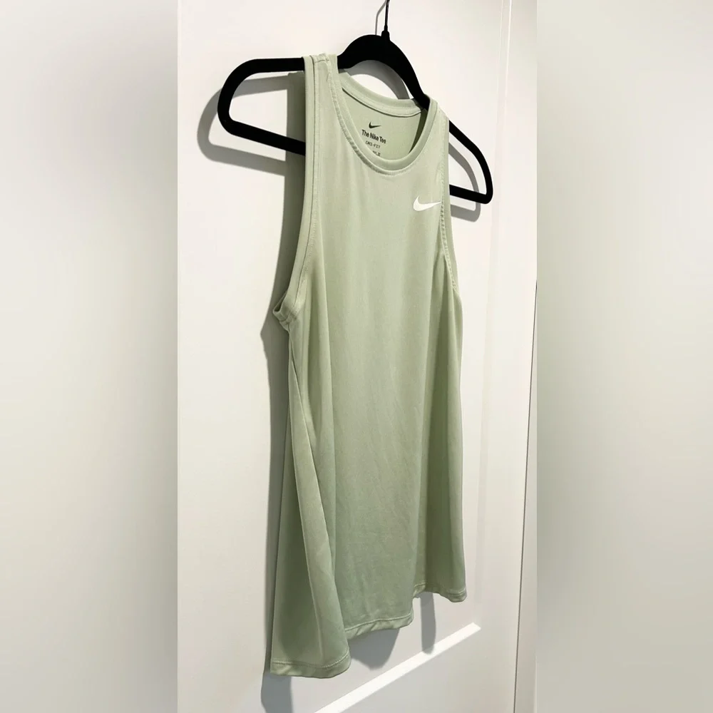Nike Dri-FIT Sage Green Tank XS Sporty Chic Tennis Running Workout Top